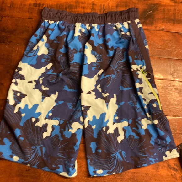 Board/ Swim trunks - Picture 3 of 6